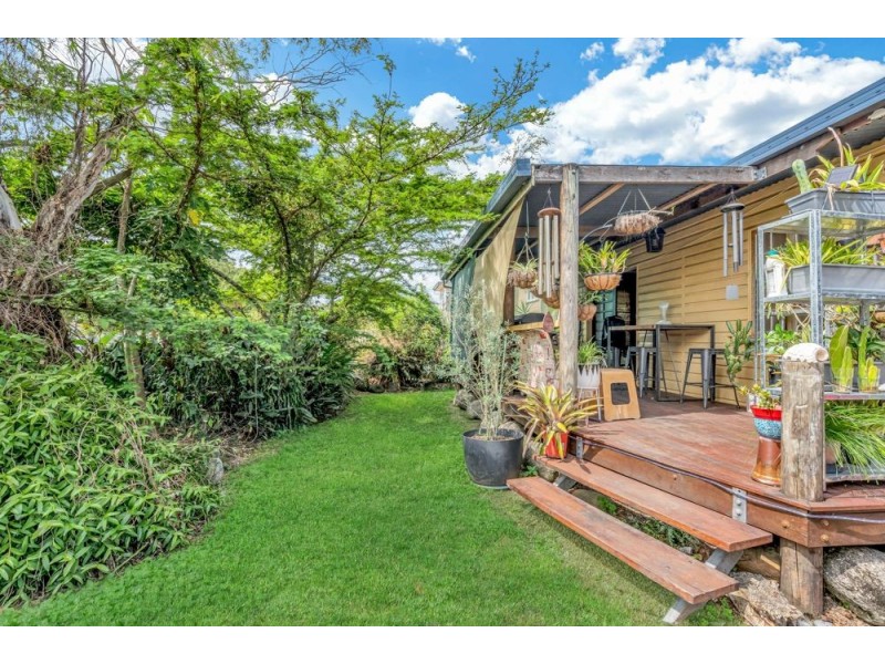 9 Perkins Street, Manoora QLD 4870