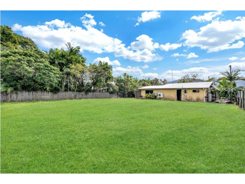 9 Perkins Street, Manoora QLD 4870