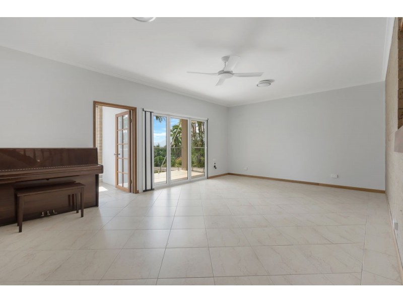 17 Minerva Avenue, Mooroobool QLD 4870