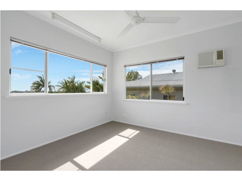 17 Minerva Avenue, Mooroobool QLD 4870