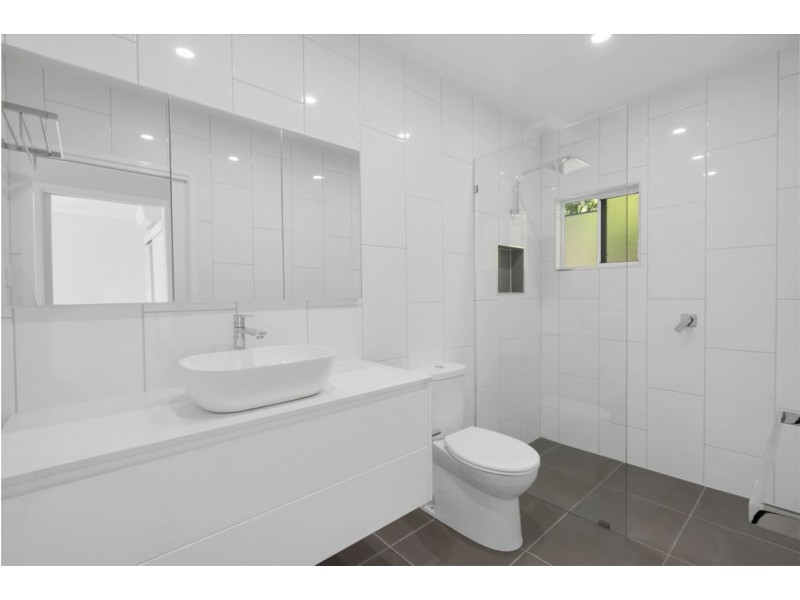 17 Minerva Avenue, Mooroobool QLD 4870