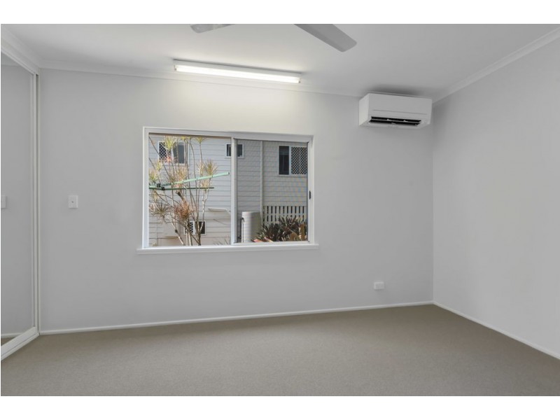 17 Minerva Avenue, Mooroobool QLD 4870