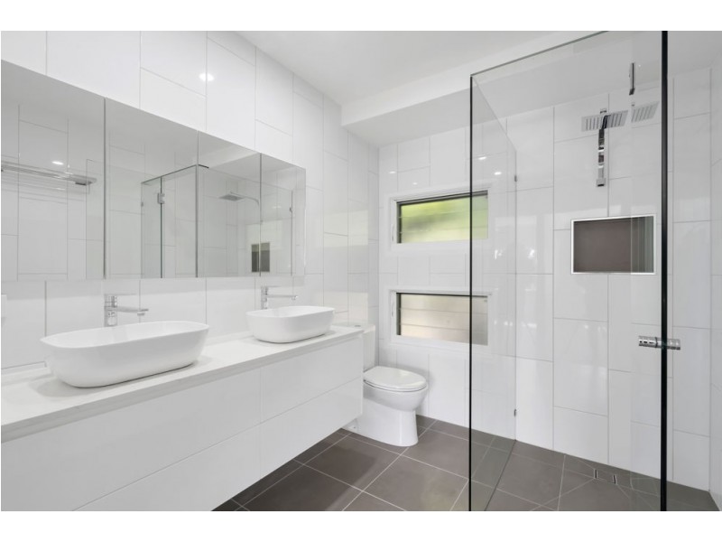 17 Minerva Avenue, Mooroobool QLD 4870