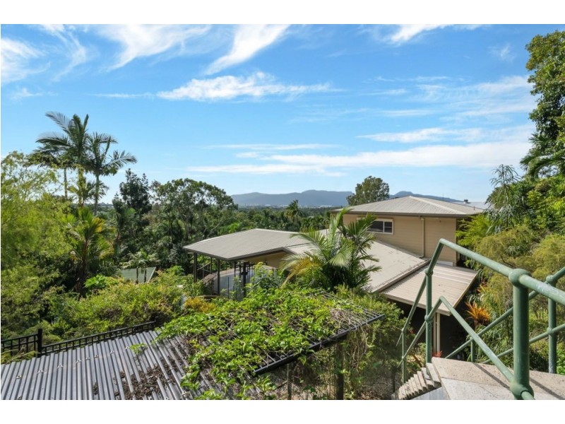 17 Minerva Avenue, Mooroobool QLD 4870