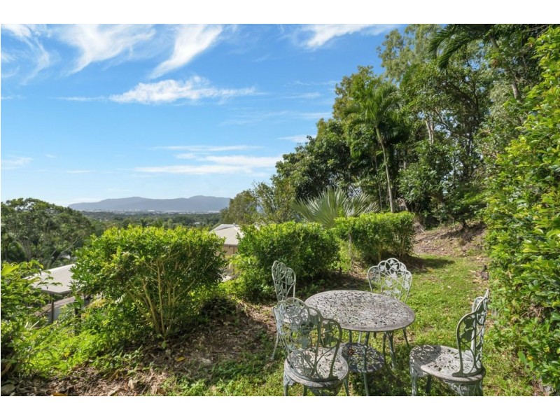 17 Minerva Avenue, Mooroobool QLD 4870