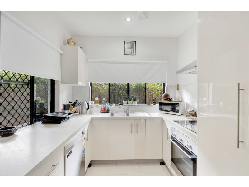 2/1 Savaii Close, Palm Cove QLD 4879
