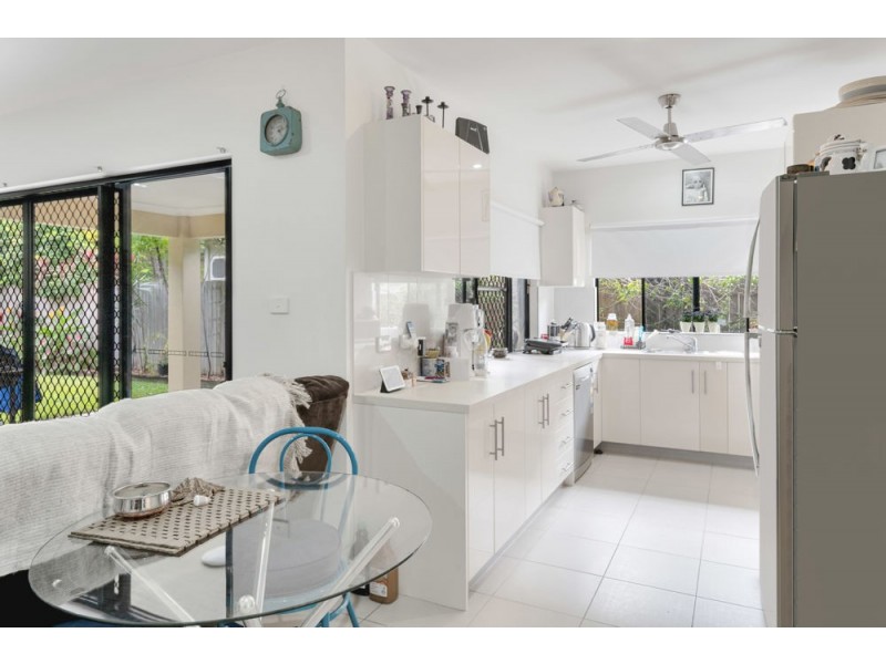 2/1 Savaii Close, Palm Cove QLD 4879