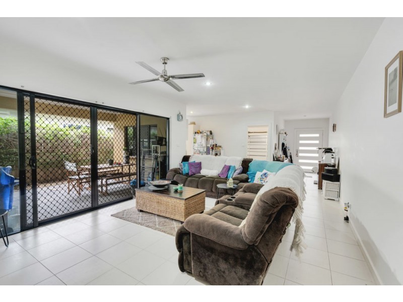 2/1 Savaii Close, Palm Cove QLD 4879