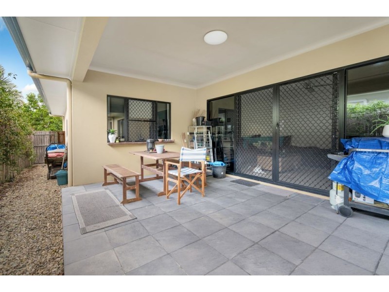 2/1 Savaii Close, Palm Cove QLD 4879