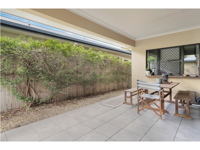 2/1 Savaii Close, Palm Cove QLD 4879