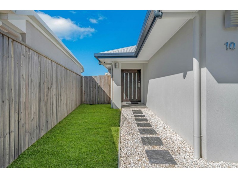 10 Coxswain Place, Trinity Beach QLD 4879