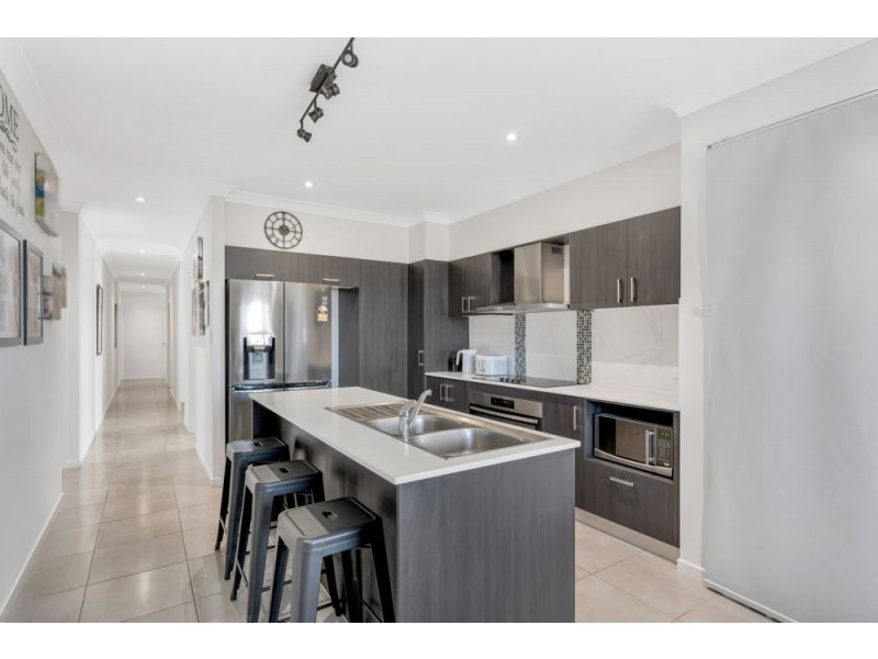 10 Coxswain Place, Trinity Beach QLD 4879
