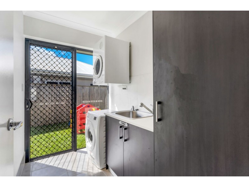 10 Coxswain Place, Trinity Beach QLD 4879