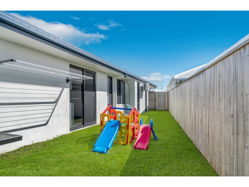 10 Coxswain Place, Trinity Beach QLD 4879