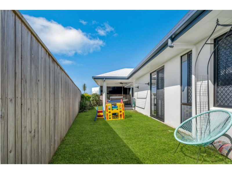 10 Coxswain Place, Trinity Beach QLD 4879