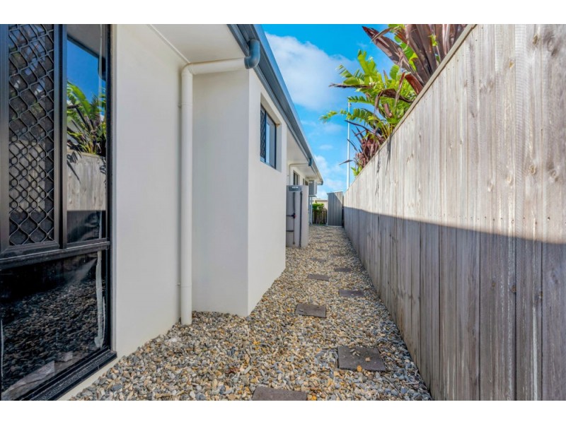10 Coxswain Place, Trinity Beach QLD 4879