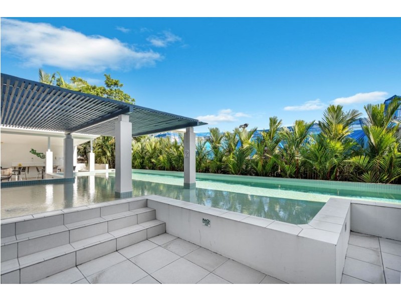 7/201 Lake Street, Cairns North QLD 4870