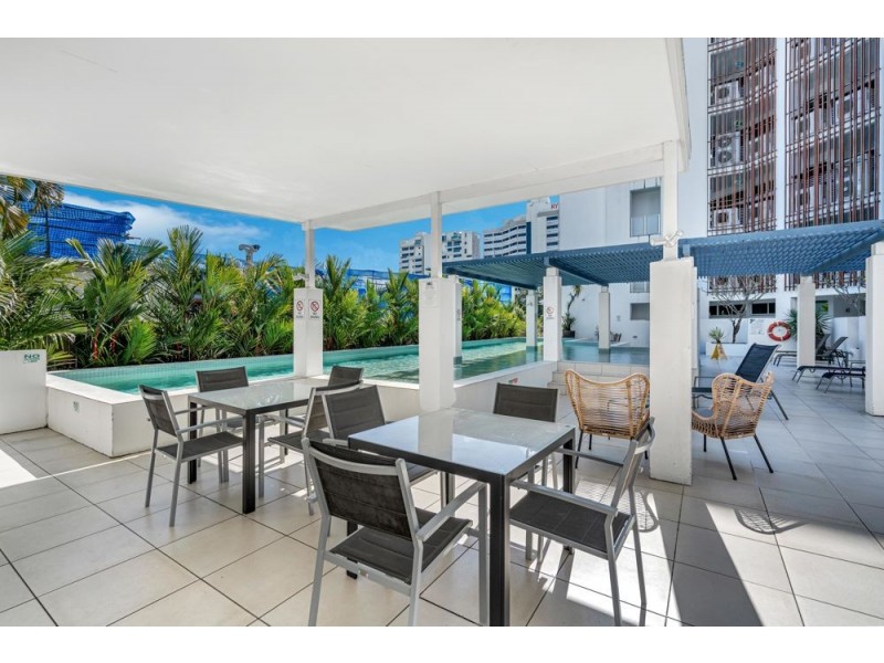 7/201 Lake Street, Cairns North QLD 4870