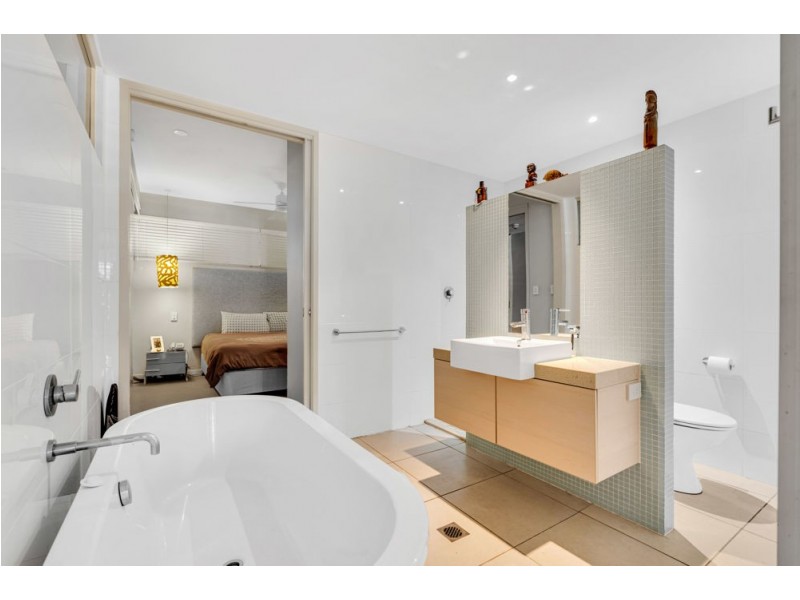 7/201 Lake Street, Cairns North QLD 4870