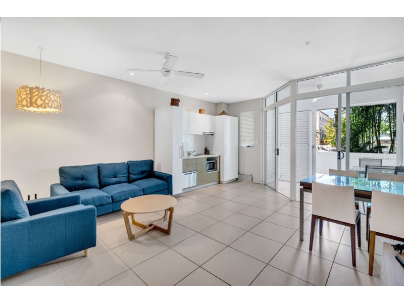 7/201 Lake Street, Cairns North QLD 4870