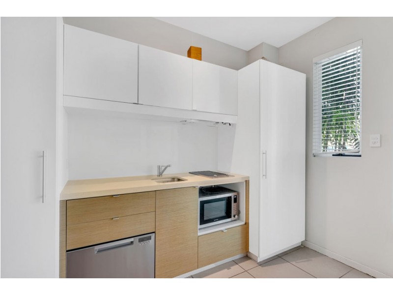 7/201 Lake Street, Cairns North QLD 4870