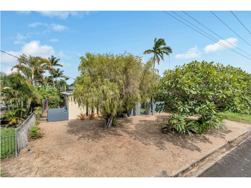 3 Roslyn Close, Yorkeys Knob QLD 4878