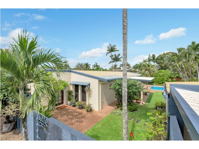3 Roslyn Close, Yorkeys Knob QLD 4878