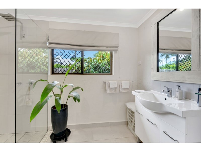 3 Roslyn Close, Yorkeys Knob QLD 4878