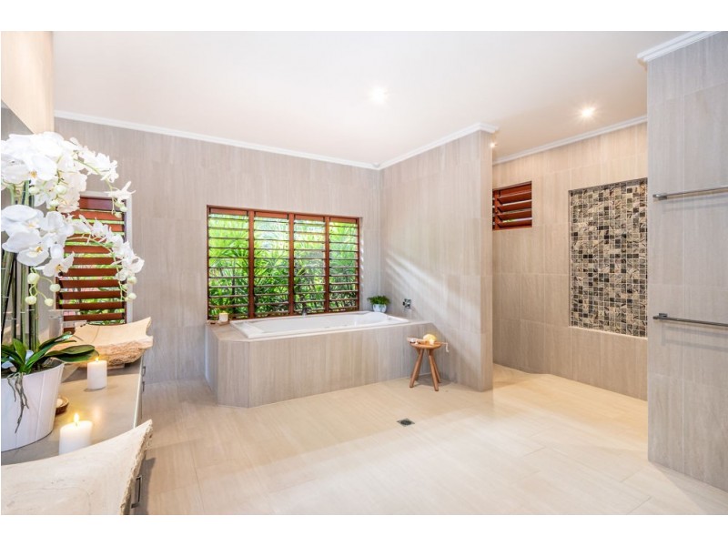 1 Wirrega Close, Caravonica QLD 4878