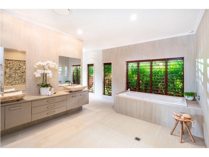 1 Wirrega Close, Caravonica QLD 4878