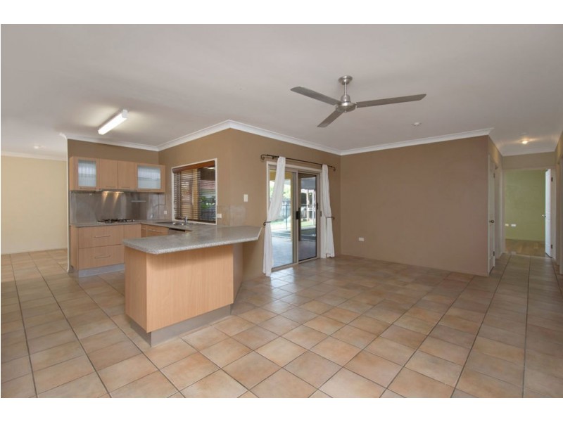 8 Everglade Rise, Brinsmead QLD 4870