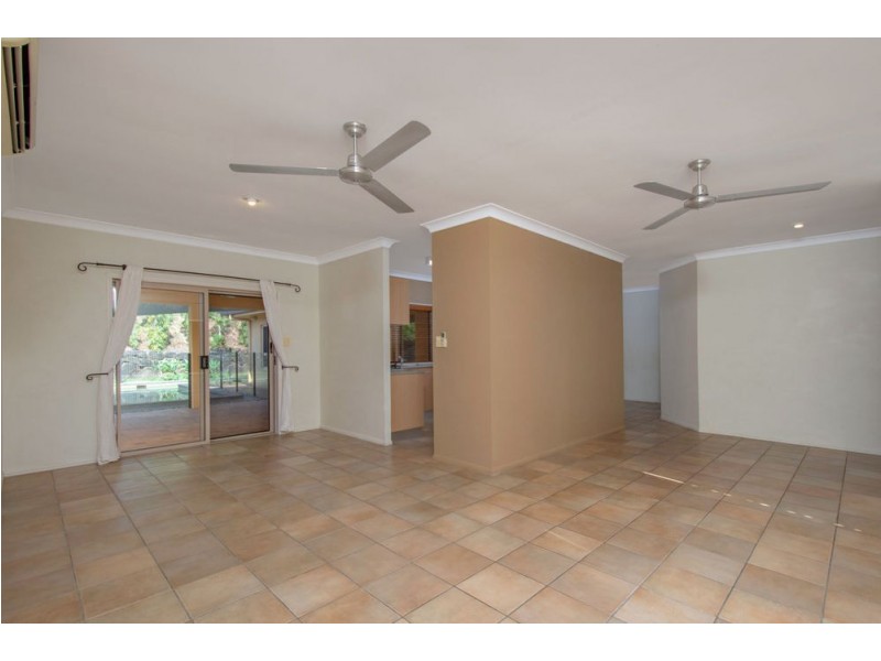 8 Everglade Rise, Brinsmead QLD 4870