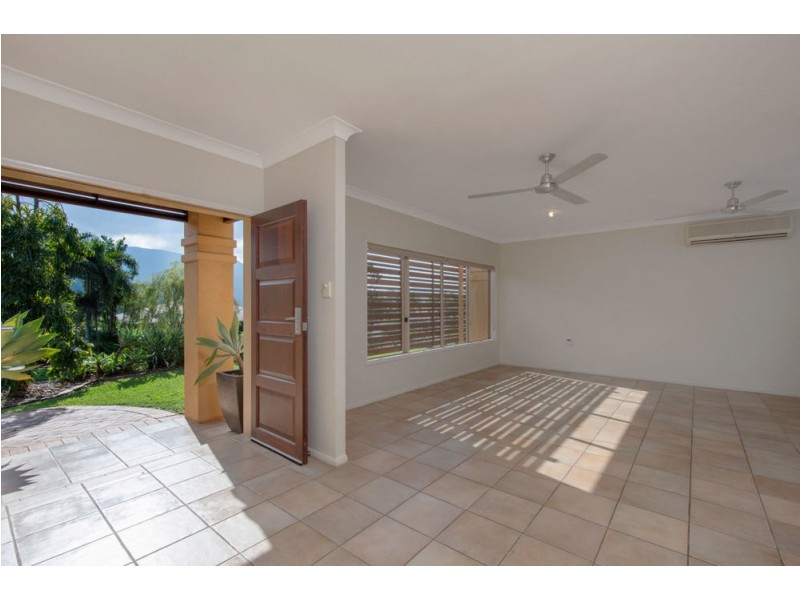 8 Everglade Rise, Brinsmead QLD 4870