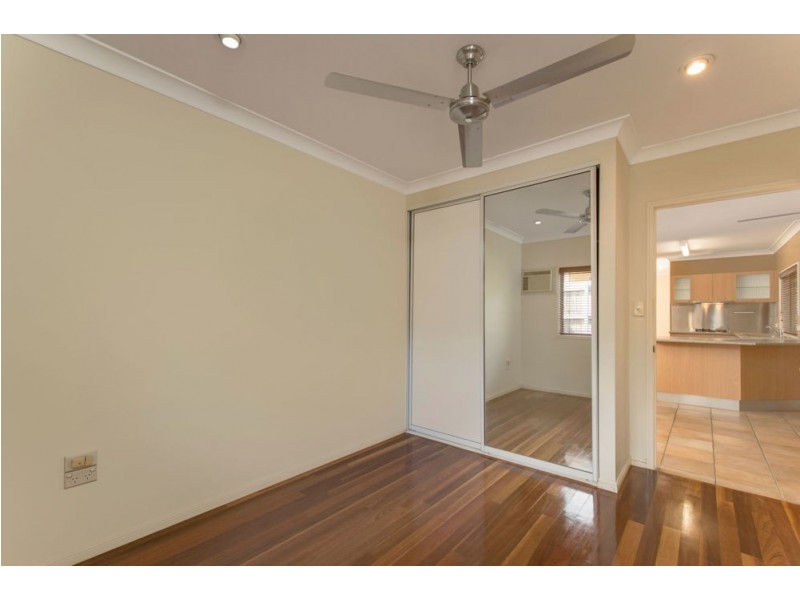 8 Everglade Rise, Brinsmead QLD 4870