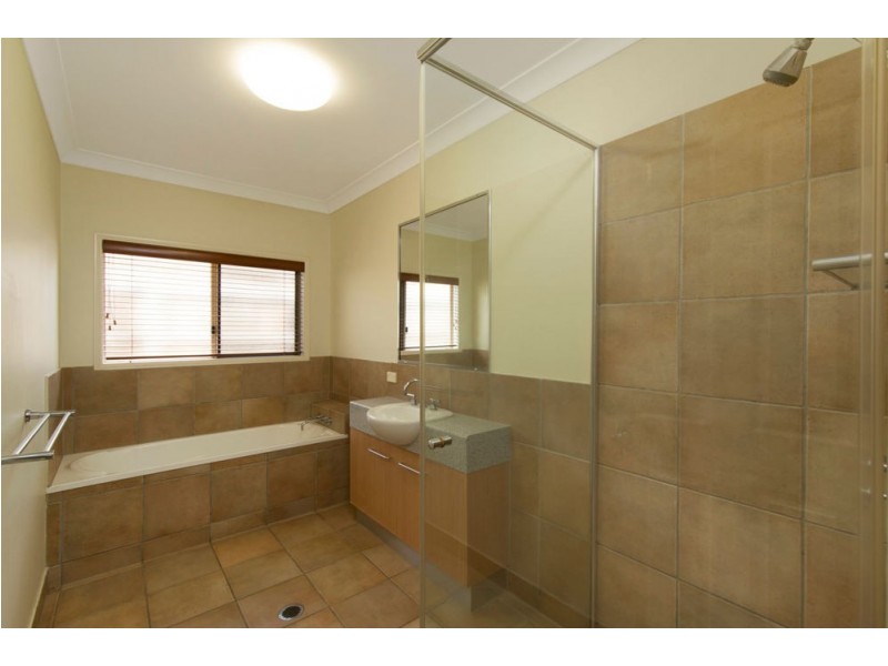8 Everglade Rise, Brinsmead QLD 4870