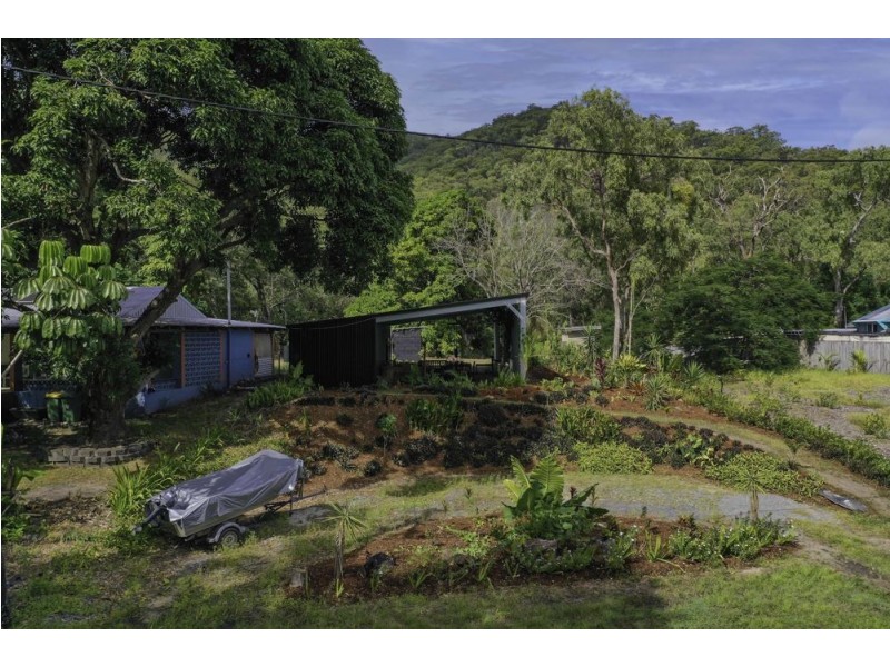 10 Sandpiper Street, East Trinity QLD 4871
