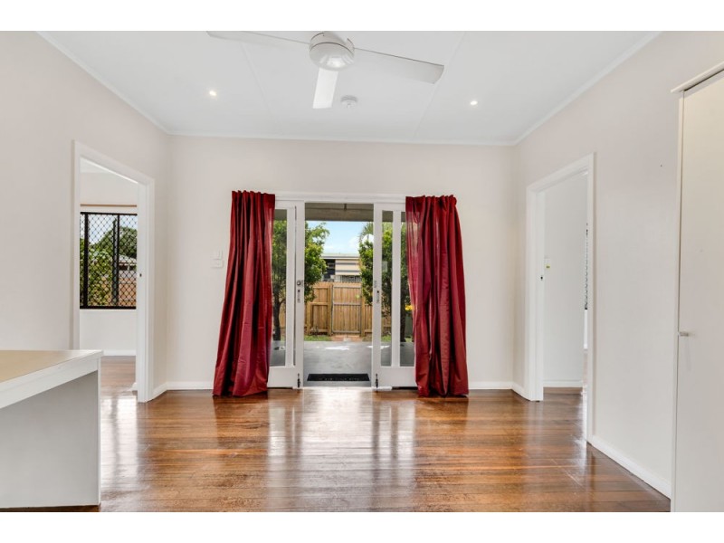 105 English Street, Manunda QLD 4870