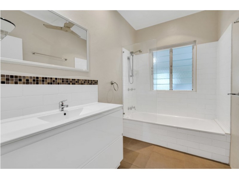 105 English Street, Manunda QLD 4870