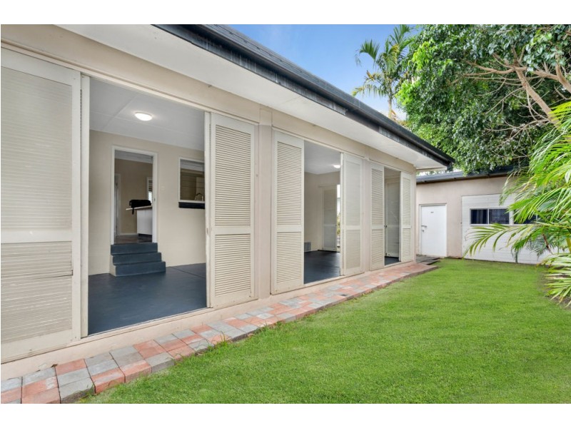 105 English Street, Manunda QLD 4870