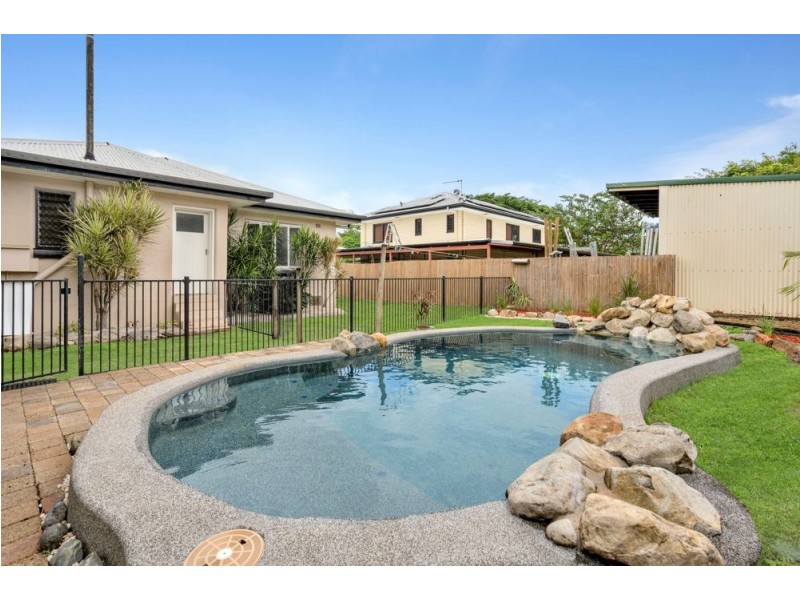 105 English Street, Manunda QLD 4870