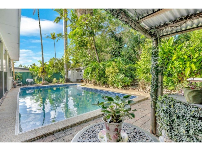 33 Hodel Street, Whitfield QLD 4870