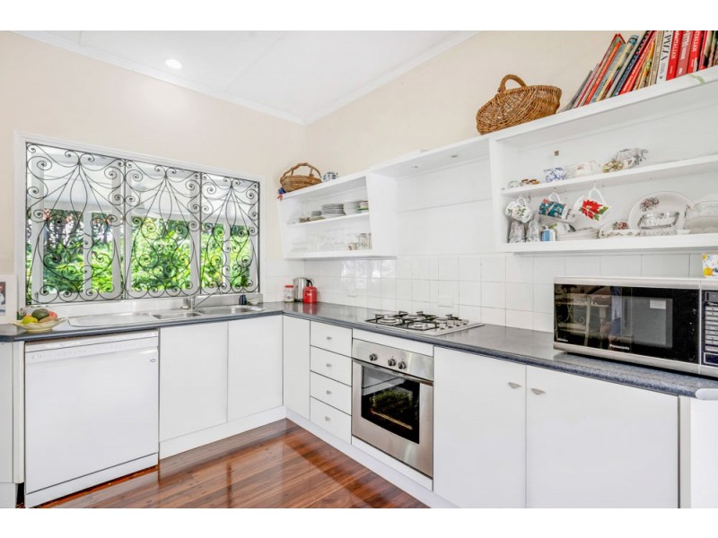 33 Hodel Street, Whitfield QLD 4870