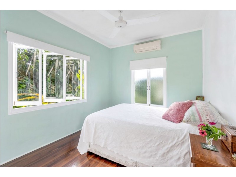 33 Hodel Street, Whitfield QLD 4870