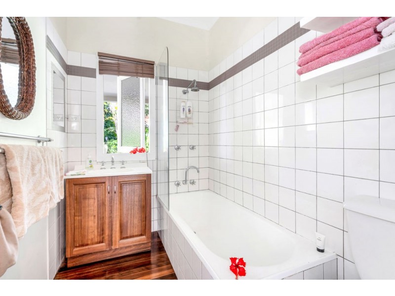 33 Hodel Street, Whitfield QLD 4870