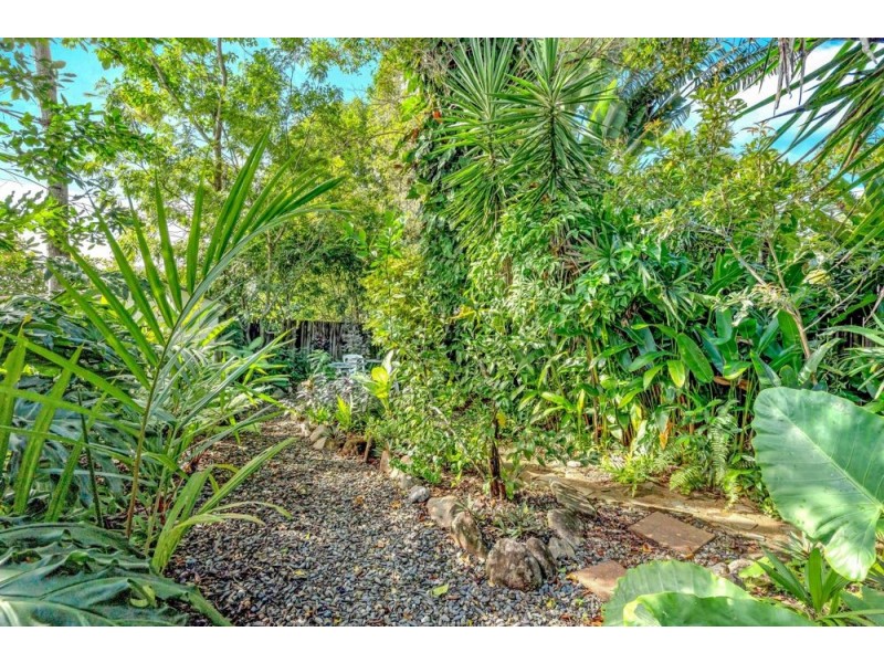 33 Hodel Street, Whitfield QLD 4870