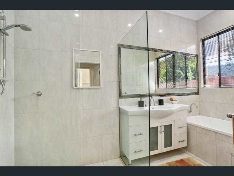 10a York Street, Whitfield QLD 4870