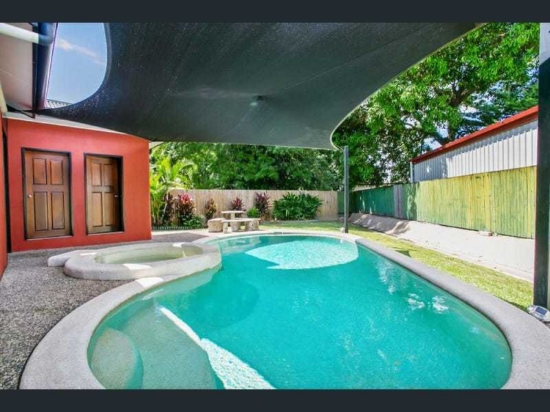 10a York Street, Whitfield QLD 4870