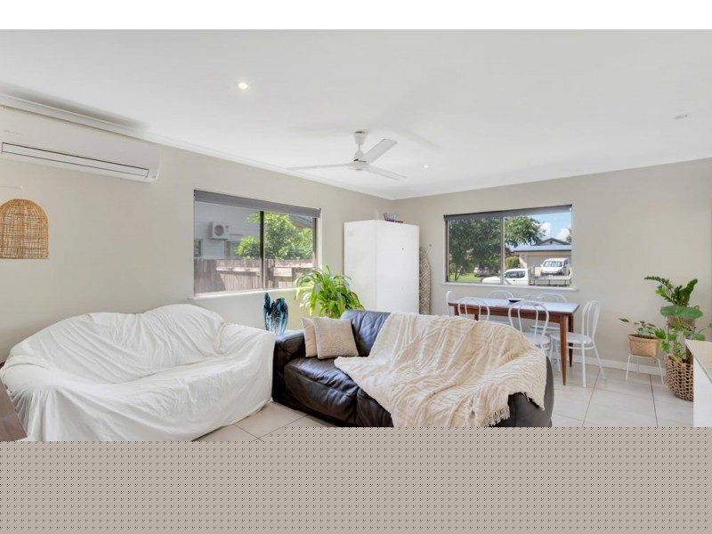 8 Queensborough Close, Trinity Park QLD 4879