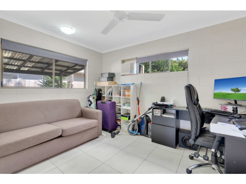8 Queensborough Close, Trinity Park QLD 4879