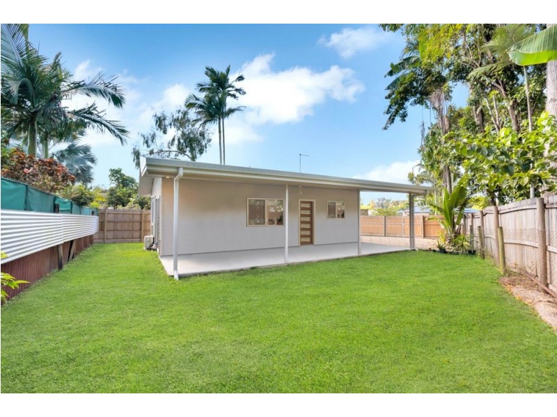 8 Queensborough Close, Trinity Park QLD 4879